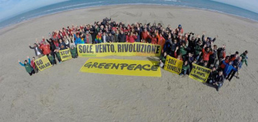 Trivelle, azione dimostrativa di Greenpeace in Puglia in vista del referendum
