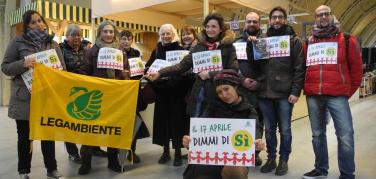 Referendum Trivelle, flash mob di Legambiente a Novara: “Il 17 aprile vota Sì”