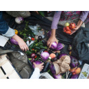 Immagine: Cittadinanza attiva contro gli sprechi a Milano: così si recuperano frutta e verdura, al mercato Marco Aurelio