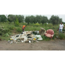 Immagine: Roma, a Capannelle Ama posizione dissuasori per evitare abbandono rifiuti