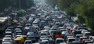 Roma, Codacons: da gennaio ad aprile ogni romano ha trascorso 31,5 ore in auto bloccato nel traffico