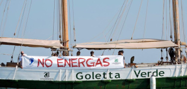 Blitz di Goletta Verde per rafforzare il ‘no’ al deposito costiero Gpl Q8 di Energas