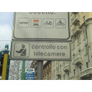 Immagine: Microcar e corsie riservate: a Milano accesso prorogato