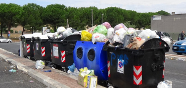 Tor Bella Monaca: cassonetti pieni per colpa della “migrazione dei rifiuti”