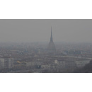 Immagine: Torino assediata dallo smog ma i provvedimenti non cambiano