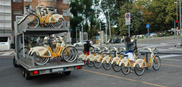 Bike sharing a Milano, superati i 55 mila abbonati annuali BikeMi nel 2016