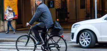 Chi va in bici al lavoro dimezza il rischio di tumore. Lo studio dell'Università di Glasgow