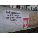 Immagine: Selezione carta e cartone. Ecomori a Torino a RicicloAperto 2017 nel segno dell'integrazione sociale | Video