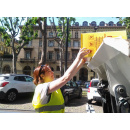 Immagine: Raccolta carta a Torino: assessora all'Ambiente e consiglieri comunali 'in servizio' con Cartesio