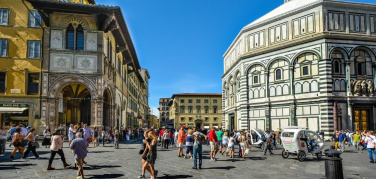 Movida e turisti a Firenze producono 30 t di rifiuti al giorno in un'area di 0,4 Kmq