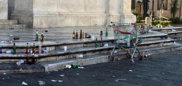 Pisa, i 'Cavalieri del Vetro' aiutano a gestire i rifiuti della movida
