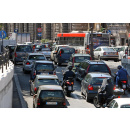 Immagine: Nelle grandi città italiane l’auto privata batte il trasporto pubblico, sempre più indietro e poco efficiente