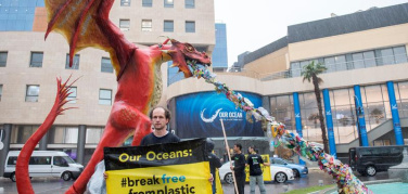 Conferenza 'Our Ocean' a Malta, Break Free from Plastic e Greenpeace: 'L'inquinamento da plastica è un mostro che va fermato'
