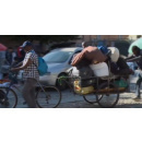 Immagine: Humana arriva al Balôn, parte la sperimentazione della raccolta degli abiti usati al mercato di libero scambio