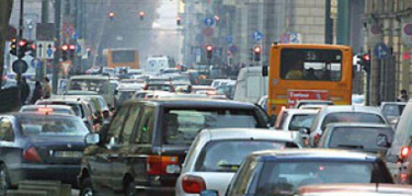 Smog a Milano: cala il pm10, da venerdì 27 ottobre revocato il blocco del traffico