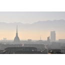 Immagine: Torino, il fumo degli incendi della Valsusa aggrava l'inquinamento dell'aria in città