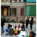 Immagine: In via Panigarola, a Milano, fare la raccolta differenziata e una mission (quasi) impossibile