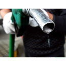 Immagine: Petrolio, calano i consumi degli italiani ma tra i carburanti il Diesel non sente la crisi