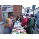 Immagine: Borgo Dora, sfratto allo scambio di libri. «Sono un pericolo in caso di incendio»