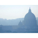 Immagine: Smog a Roma. Scatta il blocco delle auto inquinanti e in casa temperature non superiori ai 18°C fino al 5 gennaio