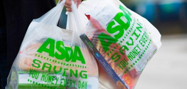 Uk, Asda dice addio ai sacchetti monouso e promette di ridurre ‘almeno del 10%’ la plastica nei suoi prodotti