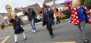 Gran Bretagna: ‘stop alle auto vicino alle scuole, l’aria è troppo inquinata’