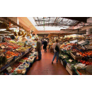 Immagine: Viaggio nel mercato “Trieste” di Roma che dona il cibo ai migranti, dove convivono commercio, solidarietà e tutela del bene comune