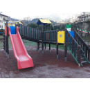 Immagine: Trento, gli imballaggi dell'Adunata degli Alpini si trasformano in un parco giochi