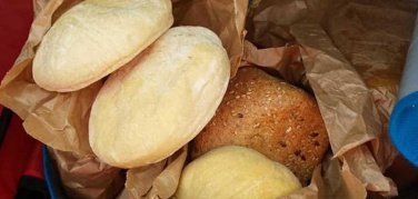 Food Pride, a Torino la lotta agli sprechi alimentari passa dal pane. Ogni settimana recuperati 300 kg | VIDEO