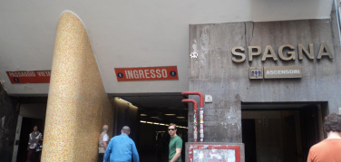 Roma, caos metro A: tre stazioni ancora chiuse e guasti continui