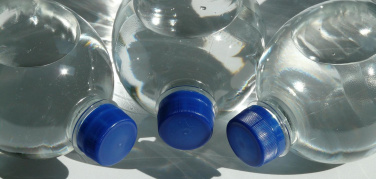 Ordinanze di enti locali anti-bottiglie di plastica. ASSOBIBE: giuridicamente illegittime