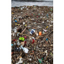 Immagine: Inquinamento da plastica: alla foce del Sarno una situazione scioccante. Le foto di Greenpeace