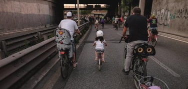 'In tutta la città percorsi per ciclisti, pedoni e trasporto pubblico', la proposta di Cittadini per l'Aria per la Fase 2 di Milano
