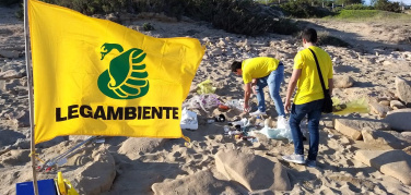 Legambiente, beach litter in Puglia: 475 rifiuti ogni 100 metri lineari di spiaggia, domina sempre la plastica