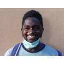 Immagine: ‘Ciao, mi chiamo Peter e vengo dal Ghana. Ho 25 anni, aiuto l’ambiente e chi si trova in difficoltà’